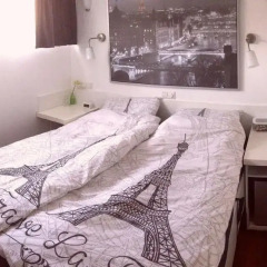 Отель B&B Houseboat between Amsterdam Windmills Нидерланды, Амстердам - отзывы, цены и фото номеров - забронировать отель B&B Houseboat between Amsterdam Windmills онлайн комната для гостей фото 2