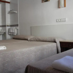 Отель Hostal Las Nieves Стандартный номер с различными типами кроватей (общая ванная комната) фото 7