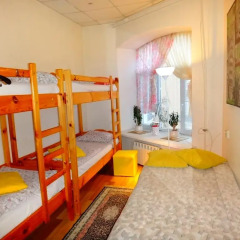 Хостел Арина Родионовна Кровать в мужском общем номере