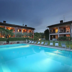 Отель Residence Corte degli Olivi Манерба-дель-Гарда бассейн