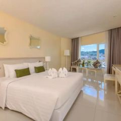Отель Andaman Embrace Patong 5* Номер Делюкс с двуспальной кроватью фото 4