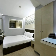 Отель Prestige Suites Bangkok Улучшенный номер фото 2
