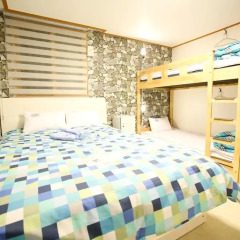 Отель Bounce Guesthouse Hongdae (Foreigners Only) сейф в номере