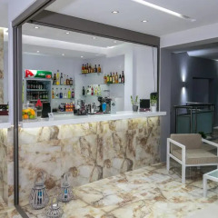 Отель PATIRAS Deluxe B&B гостиничный бар