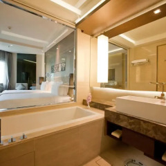 Graceland Bangkok Hotel 3* Улучшенный номер разные типы кроватей фото 2
