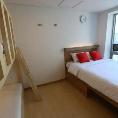 Отель STEP INN Myeongdong 1 3* Стандартный семейный номер с двухъярусной кроватью фото 4