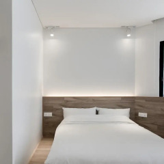 Отель Lloyds Inn 3* Улучшенный номер с различными типами кроватей фото 5