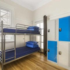 Отель The Spencer Backpackers Кровать в общем номере с двухъярусной кроватью фото 12
