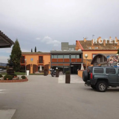Hotel Restaurant Sol i Vi парковка