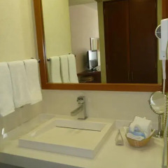 Отель Holiday Inn Express Guadalajara Expo 2* Стандартный номер с 2 отдельными кроватями фото 3