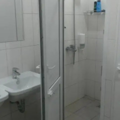 Гостиница Hostel Uyut в Саратове отзывы, цены и фото номеров - забронировать гостиницу Hostel Uyut онлайн Саратов ванная фото 2