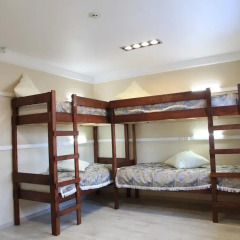 East-West Hostel Кровать в женском общем номере с двухъярусной кроватью
