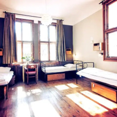 Sir Toby's Hostel Кровать в общем номере с двухъярусной кроватью