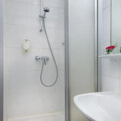 Отель Novum Hotel Congress Wien am Hauptbahnhof Австрия, Вена - 12 отзывов об отеле, цены и фото номеров - забронировать отель Novum Hotel Congress Wien am Hauptbahnhof онлайн ванная фото 2
