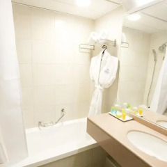 Jerusalem Gardens Hotel & Spa Израиль, Иерусалим - 8 отзывов об отеле, цены и фото номеров - забронировать отель Jerusalem Gardens Hotel & Spa онлайн ванная фото 2