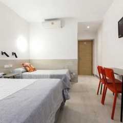 Отель Hostal Castilla II Puerta del Sol Апартаменты с различными типами кроватей фото 2