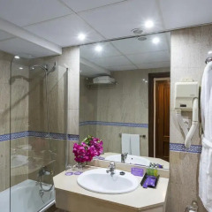 Ayre Hotel Córdoba ванная