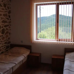 Отель Shishkovi Guesthouse Чепеларе комната для гостей фото 4