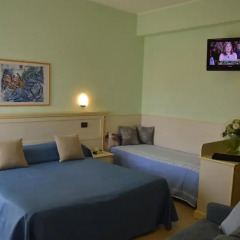 Hotel Zeus 3* Стандартный семейный номер с двуспальной кроватью фото 2