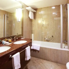 Гостиница Crowne Plaza Minsk 5* Стандартный номер двуспальная кровать фото 12