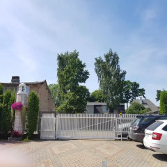 Апартаменты Naiza Guesthouse and Apartments парковка