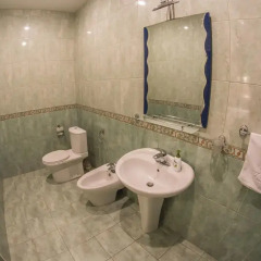 Гостиница Zhassybi Hotel Казахстан, Нур-Султан - отзывы, цены и фото номеров - забронировать гостиницу Zhassybi Hotel онлайн ванная