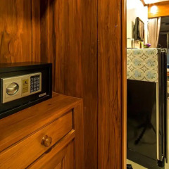 Отель Azhotel Patong сейф в номере