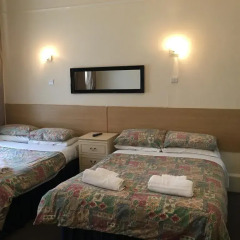 Smiths Hotel 2* Стандартный номер фото 10