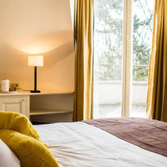 Отель Guest house La Maison Chantecler 2* Стандартный семейный номер с двуспальной кроватью фото 3