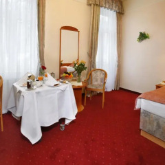Отель Danubius Health Spa Resort Hvězda-Imperial-Neapol 4* Улучшенный номер с двуспальной кроватью фото 2