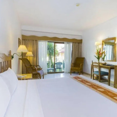 Отель Amora Beach Resort Phuket 4* Стандартный номер разные типы кроватей фото 4