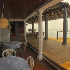 Отель Surfing Beach Guest House Хиккадува гостиничный бар