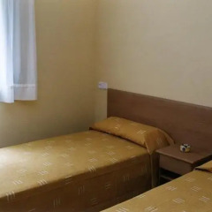 Отель Apartaments Lloveras Испания, Льорет-де-Мар - отзывы, цены и фото номеров - забронировать отель Apartaments Lloveras онлайн комната для гостей
