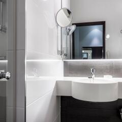 Отель Hilton Helsinki Kalastajatorppa ванная фото 2