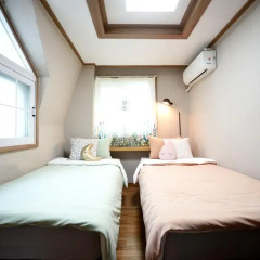 The One Hostel Стандартный номер с различными типами кроватей фото 3
