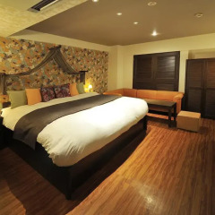 Отель Fukuoka Chapel Coconuts Hotel Ipolani (Adult Only) Япония, Порт Хаката - отзывы, цены и фото номеров - забронировать отель Fukuoka Chapel Coconuts Hotel Ipolani (Adult Only) онлайн сейф в номере