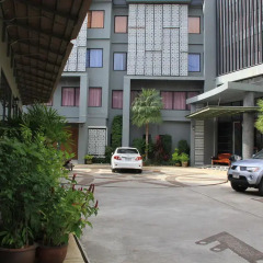 Отель Dinar Lodge парковка