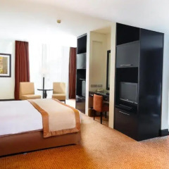 Отель Holiday Inn Dubai - Al Barsha 4* Представительский номер с различными типами кроватей фото 3