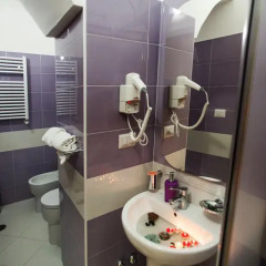 Отель Chroma Italy Chroma Apt Colosseo 3* Апартаменты с различными типами кроватей фото 9