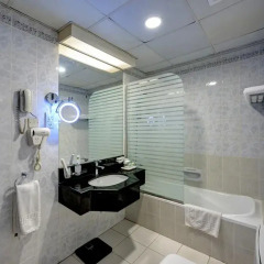 Comfort Inn Hotel 3* Улучшенный номер с различными типами кроватей фото 3