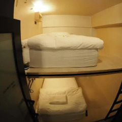 Отель Box Poshtel Phuket Стандартный номер с 2 отдельными кроватями (общая ванная комната) фото 3