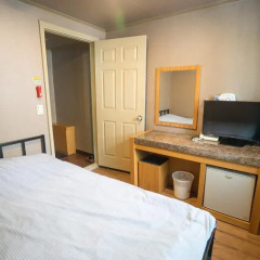 Beewon Guest House - Hostel Стандартный номер с двуспальной кроватью фото 7
