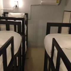 The Metallic Hostel Кровать в общем номере фото 7