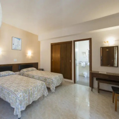 Отель Hostal Cervantes комната для гостей