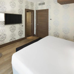 Отель NH Collection Milano President 5* Люкс с различными типами кроватей фото 6