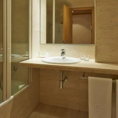 Отель NH Porta Barcelona 3* Стандартный номер с различными типами кроватей фото 4