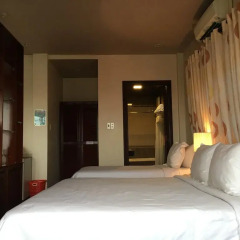 Victory Hotel Hue 3* Стандартный семейный номер с двуспальной кроватью фото 2