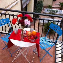 Апартаменты Cozy Halldis studio just 10 minutes walk from Colosseum Рим балкон