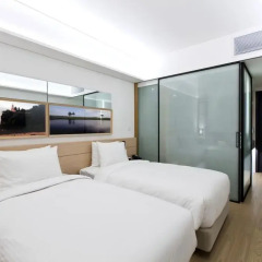 Отель Sotetsu Hotels The Splaisir Seoul Myeong-Dong 4* Улучшенный номер с различными типами кроватей