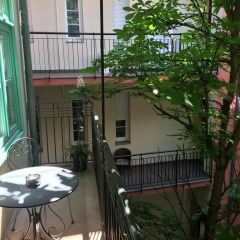 Отель Chestnut Suite - Luxury Home Downtown балкон